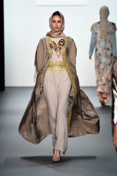 New York: per la prima volta sfilano le modelle con lo hijab
